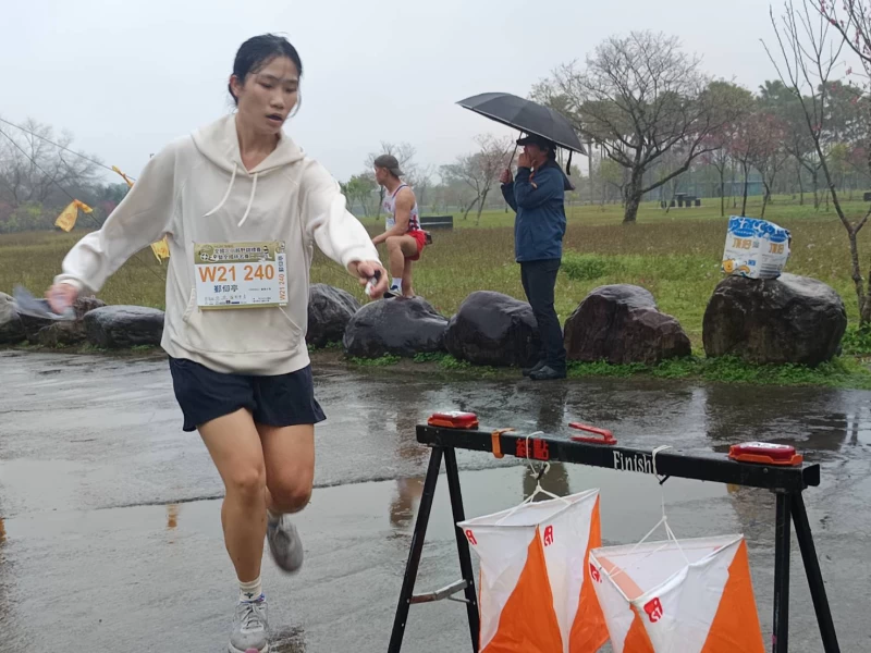 國防大學鄞仰亭獲公開女子組第三。定向越野協會提供