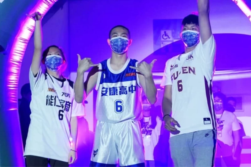 王翊仲 圖二是王家兄妹一門三?。大專體總提供