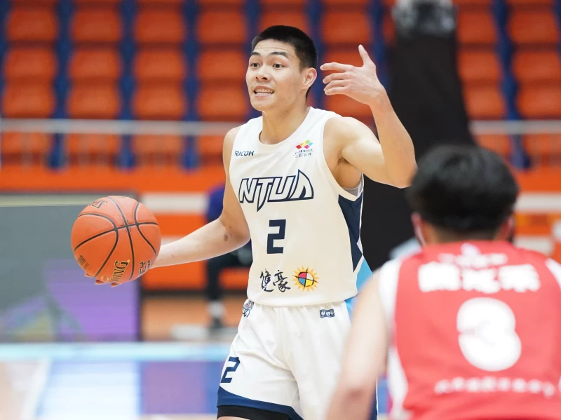 臺灣藝大王威翔10分14籃板Uba個人首度得分籃板雙十演出。大專體總提供
