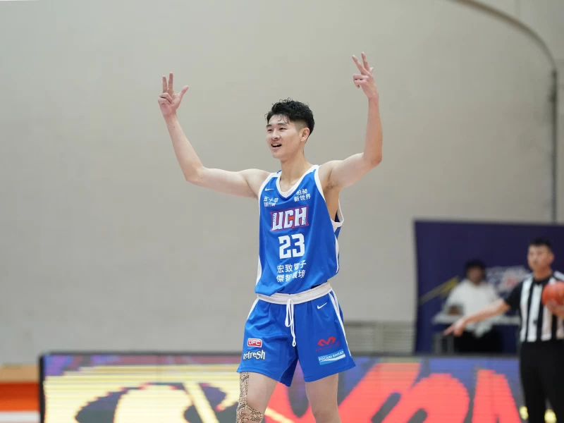 健行科大陳威宇7外線轟29分雙寫個人UBA一級新高另有9籃板。大專體總提供