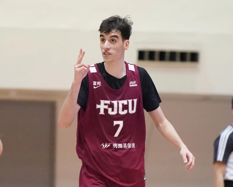 輔大莫森全場最高25分抓下15籃板演出雙十。大專體總提供