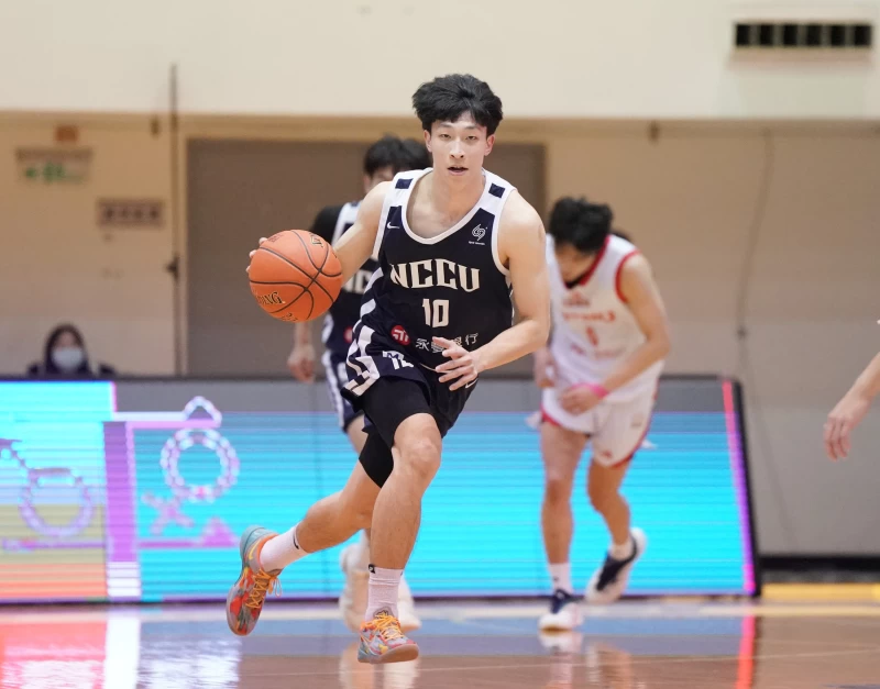 政大宋昕澔18分7籃板5抄截。大專體總提供