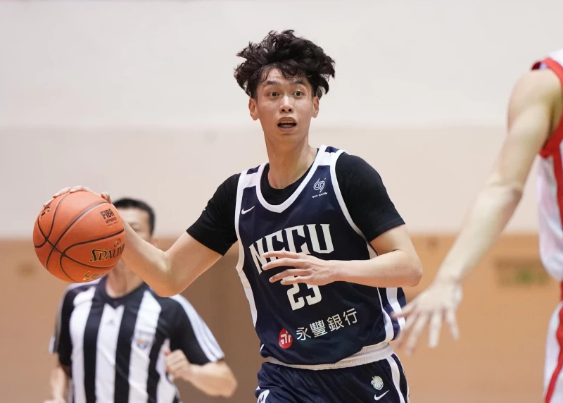政大吳志鍇17分7籃板。大專體總提供