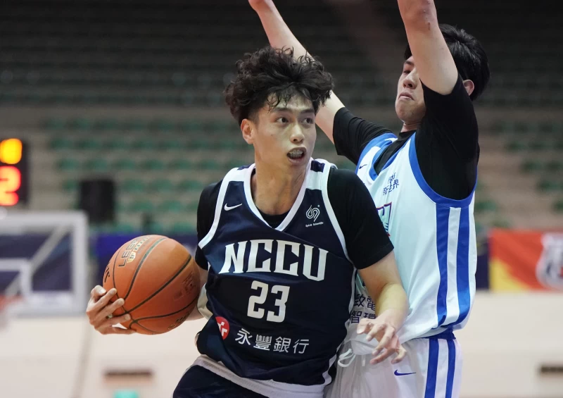 政大吳志鍇21分。大專體總提供