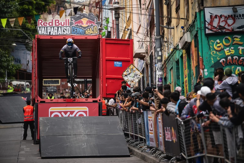 捷克車手 Tomáš SlavíK 於 Red Bull ValparaíSo Cerro Abajo 四度奪冠。Red Bull提供