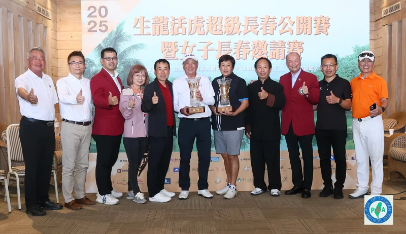 超級長春冠軍陳志明(左六)和長春女子冠軍呂雅惠(右五)和大會貴賓合影。大會提供