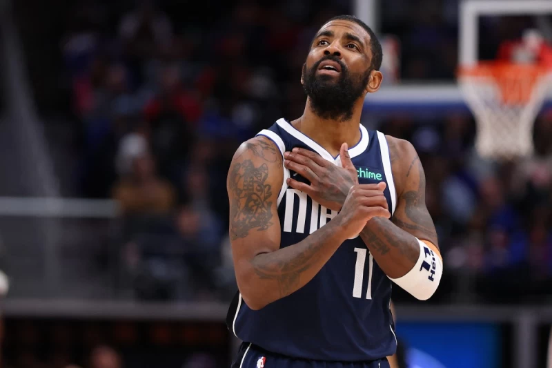 獨行俠先當家後場厄文（Kyrie Irving）因為左膝十字韌帶撕裂整季報銷。法新社