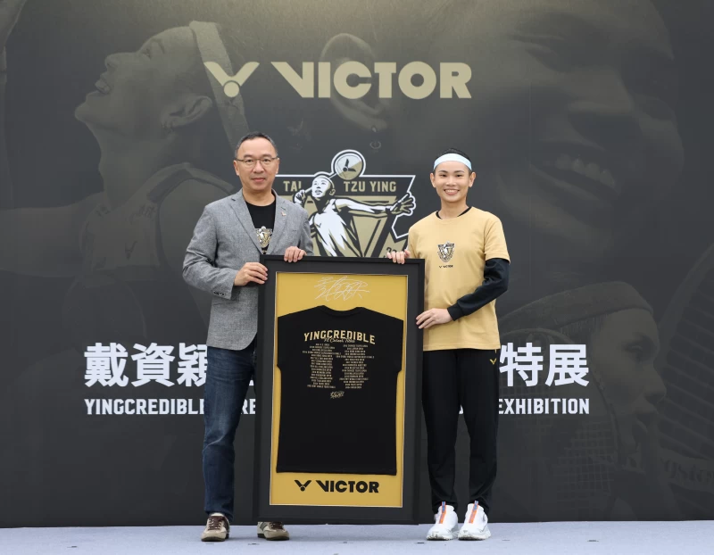 贊助商VICTOR為小戴致贈禮物。李天助攝