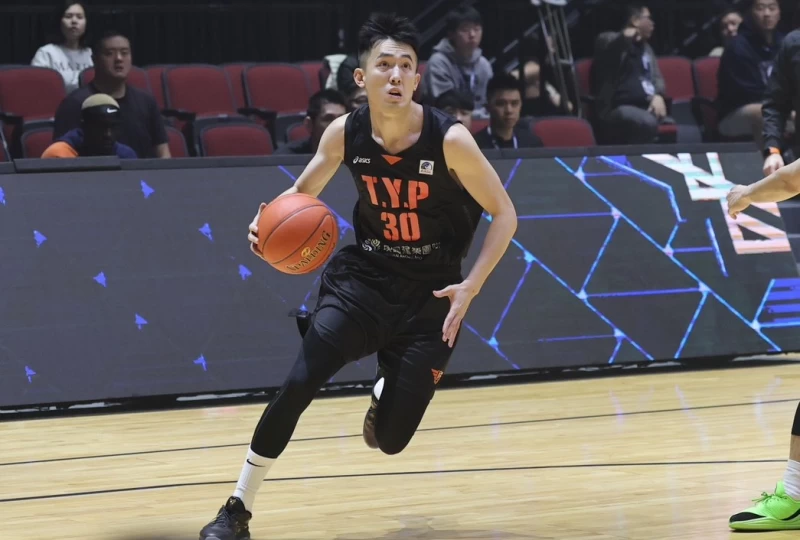 白曜誠防守岸本隆一有成。領航猿提供