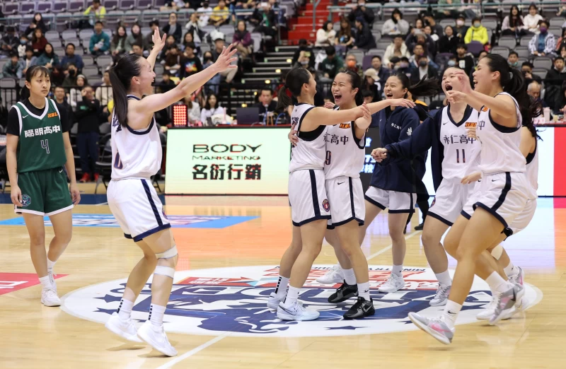 永仁重重返四強首勝。高中體總提供