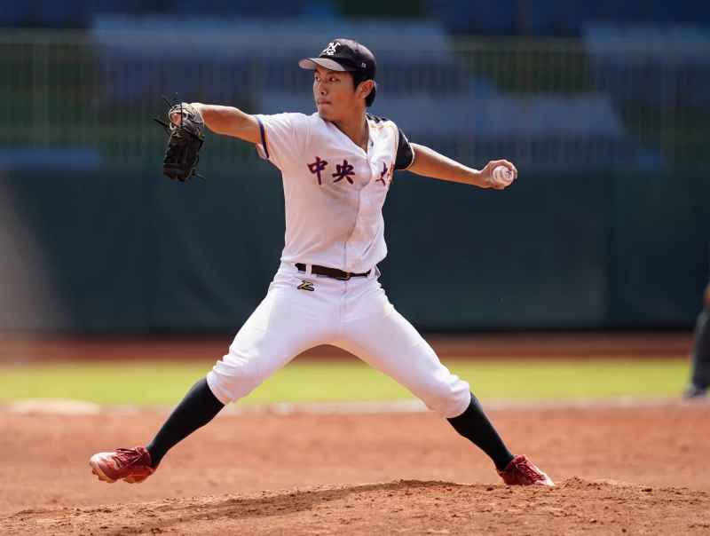 黃澤鉅球速超過130公里。大專體總提供