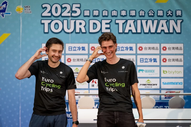關島歐旅車隊的Thomas Peyroton-Dartet(左)以及Hugo Lutz-Atkinson右出席環台賽記者會。國際自由車環台賽提供