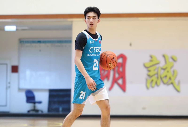 中信大三前鋒張俊生對陽明交大飆40分。大專體總提供