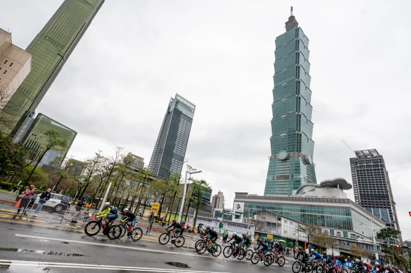 臺北市站賽事行經地標景點 台北101。國際自由車環台賽提供