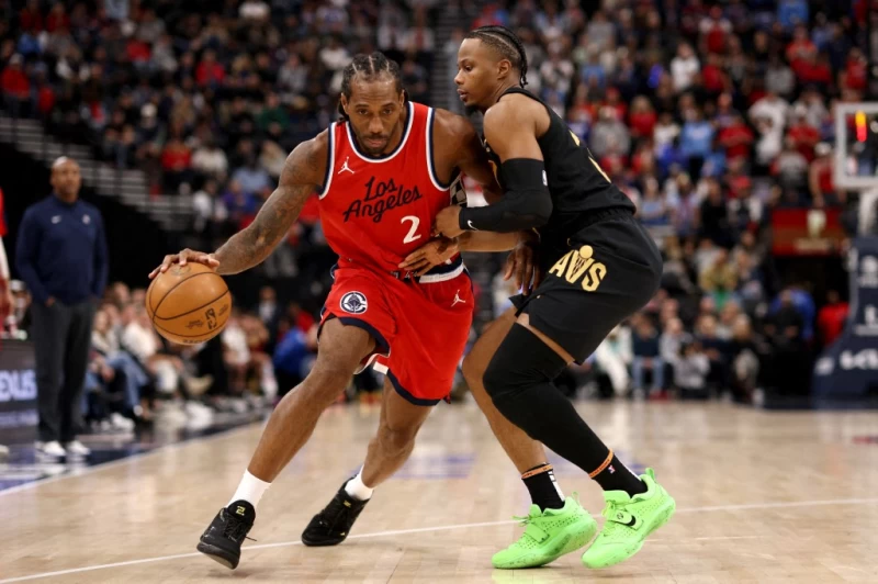 雷納德(Kawhi Leonard，左)雖然不打背靠背，但快艇有他在實力明顯提高一個檔次。法新社