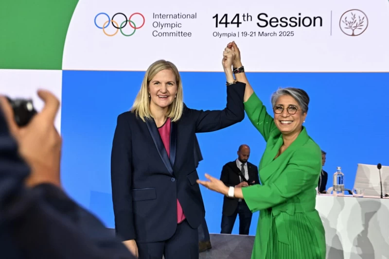 游泳奧運金牌考文垂(Kirsty Coventry,左)當選新任國際奧會(IOC)主席。法新社