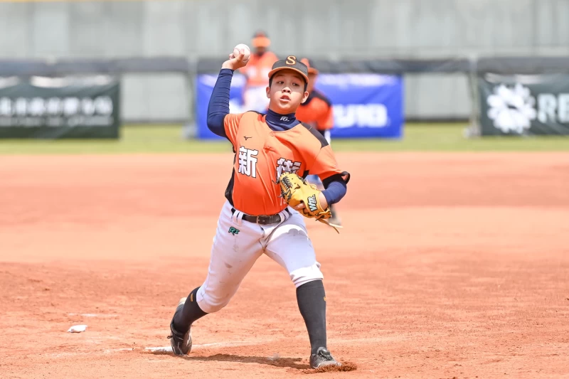 南投縣隊王子恒後援5.2局奪勝投。台灣世界少棒聯盟提供