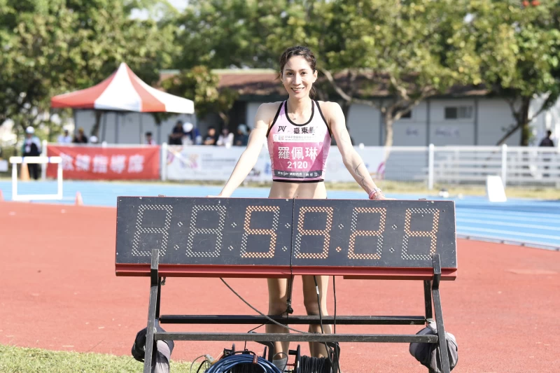 羅佩琳再度以59”24突破歷年最高紀錄的成績奪金。查爾斯運動行銷提供