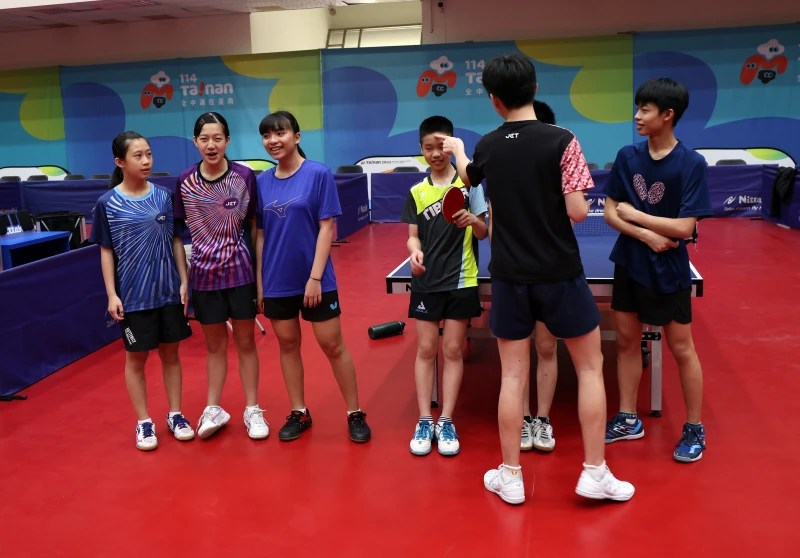 郭冠宏經常指導學弟妹。臺南市體育局提供