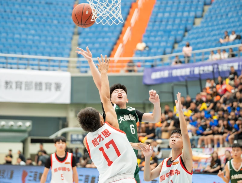大倫頭號戰將根昱晟20分11籃板8助攻準大三元。高中體總提供