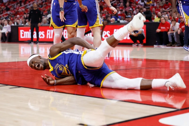 州「士官長」巴特勒（Jimmy Butler）在空中遭到撞擊重摔落地，造成骨盆挫傷。法新社