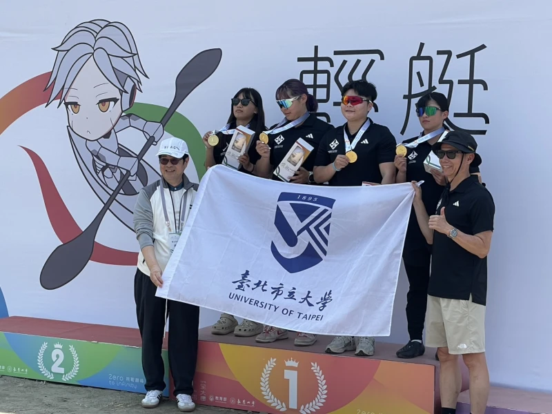劉旻菁（左二）以K4金牌為生涯封關。吳敏欣攝
