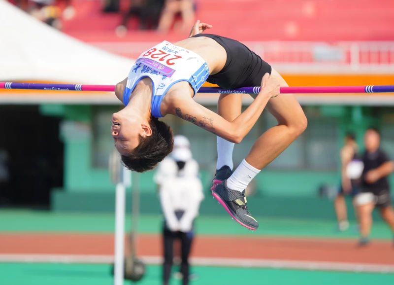 張喬茵女子跳高4連霸。114全大運提供