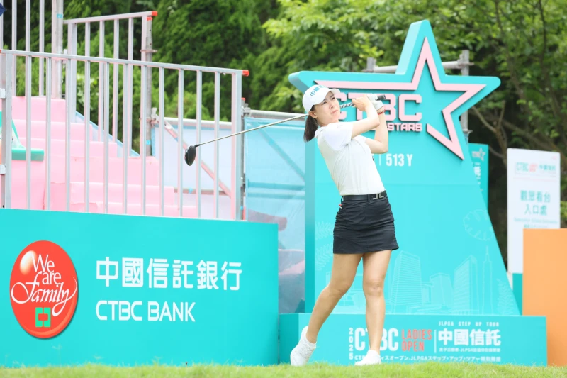 中國信託女子高爾夫之星侯羽桑第一回合打出66桿-6的佳績單獨領先群雌。KAI攝