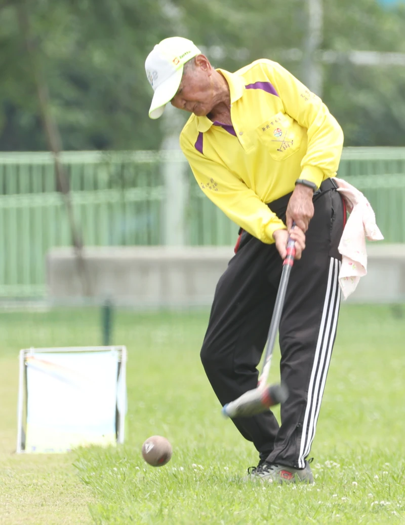 93歲的蘇振村依然堅持每天練球2小時以上。大會提供