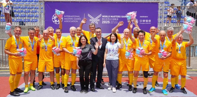 澳洲Canberra Old Boys足球隊在世壯運男子公開11人制足球65獲得銀牌。大會提供