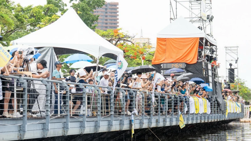 國際端午龍舟三天共吸引22萬人次民眾參與。高雄市運發局提供