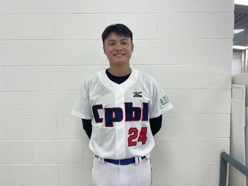李承嘉平時在母隊兼任日語翻譯。吳敏欣攝
