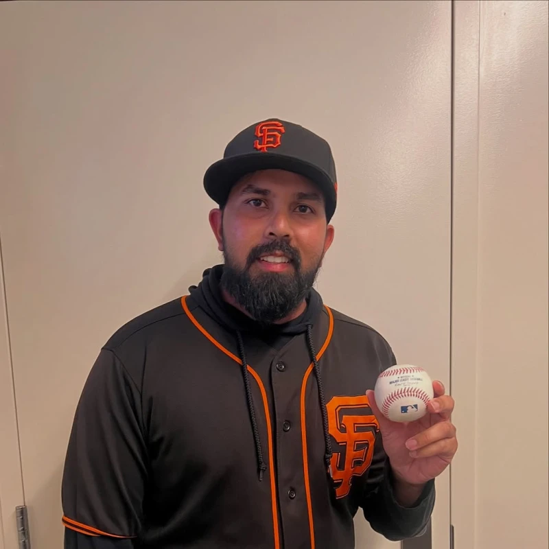 洛杉磯道奇球星大谷翔平先前敲出第250轟，被一名舊金山巨人球迷沙哈（Ankit Shah）撿走。摘自沙哈IG