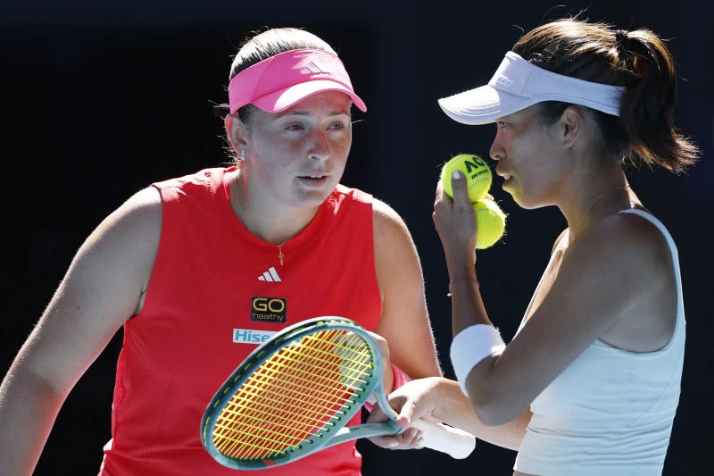 謝淑薇／奧絲塔朋科(Jelena Ostapenko，拉脫維亞)組合晉溫網女雙32強。法新社