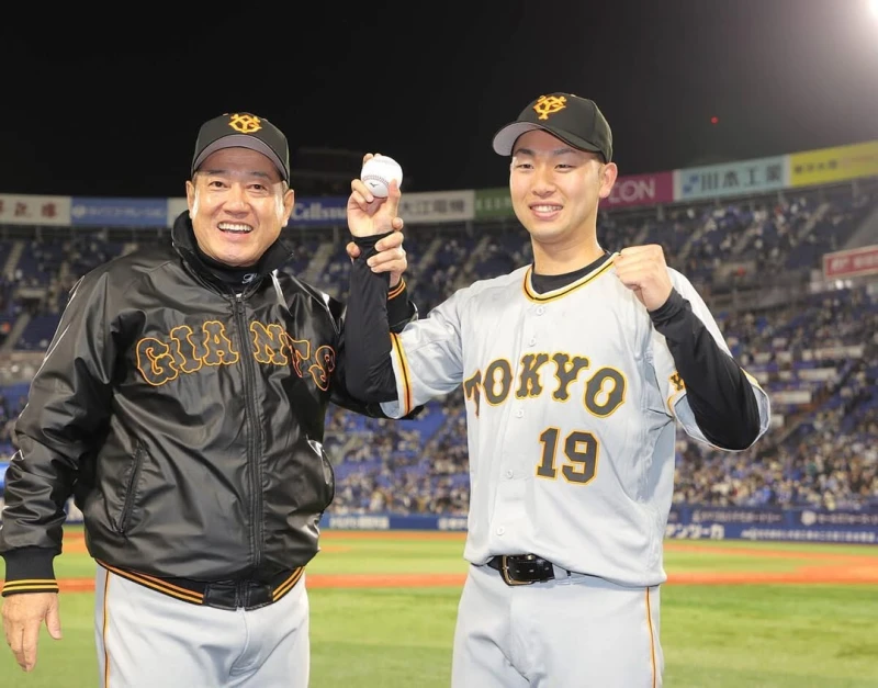 山崎伊織戰績8勝2敗，防禦率1.15。山崎已經成為巨人的當然王牌。摘自山崎伊織IG