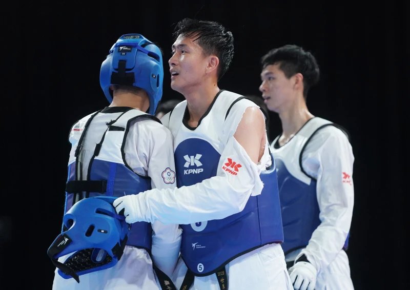 中華隊衣服被南韓選手扯破,可最終還是吞銀。大專體總提供