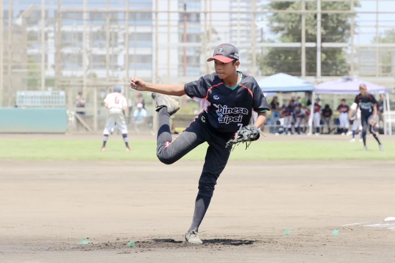 曾東宇4局完封進步多。大會提供