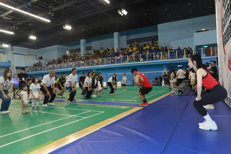 Wold gym帶動熱身操。大會提供
