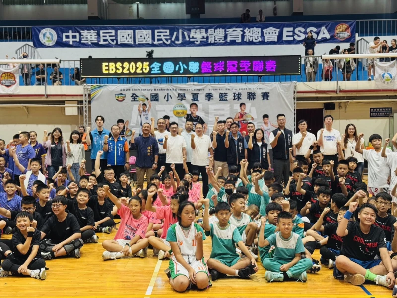 2025全國國民小學籃球夏季聯賽大合照。台中市運動局供
