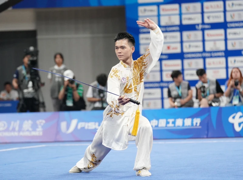 2025年世界運動會由男子武術套路選手孫家閎擔任開幕式掌旗官。體育署提供