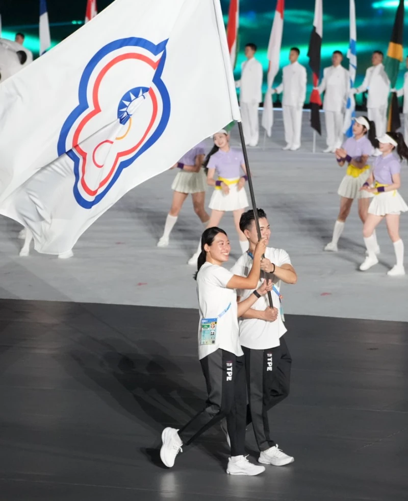 台灣代表團由男子武術選手孫家閎，與女子蹼泳選手黃渼茜擔任掌旗官。中華奧會提供
