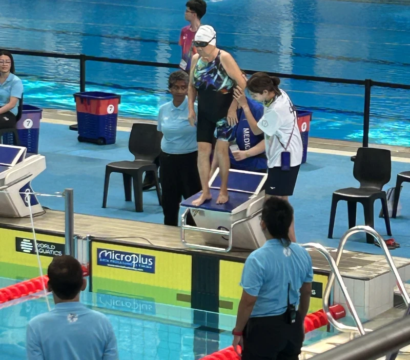 唐成瑤參加女子95-99 歲級 100 公尺蛙式。泳協提供