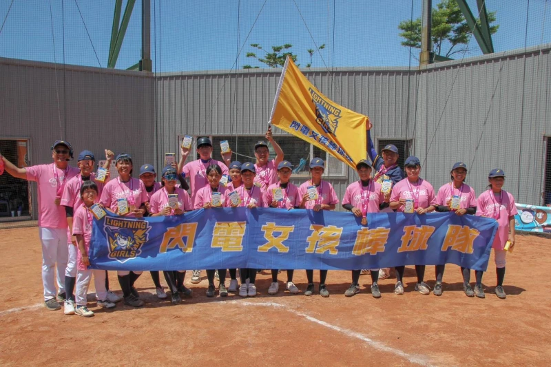 閃電女孩A奪U12女子組后冠。台灣世界少棒聯盟提供