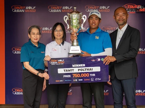 大會貴賓與冠軍合照（左起）trustgolf財務經理pornpan pasayanan丶tlpga秘書長李明澐丶冠軍塔維特及tpga賽事總監郭宗泰。trustgolf提供