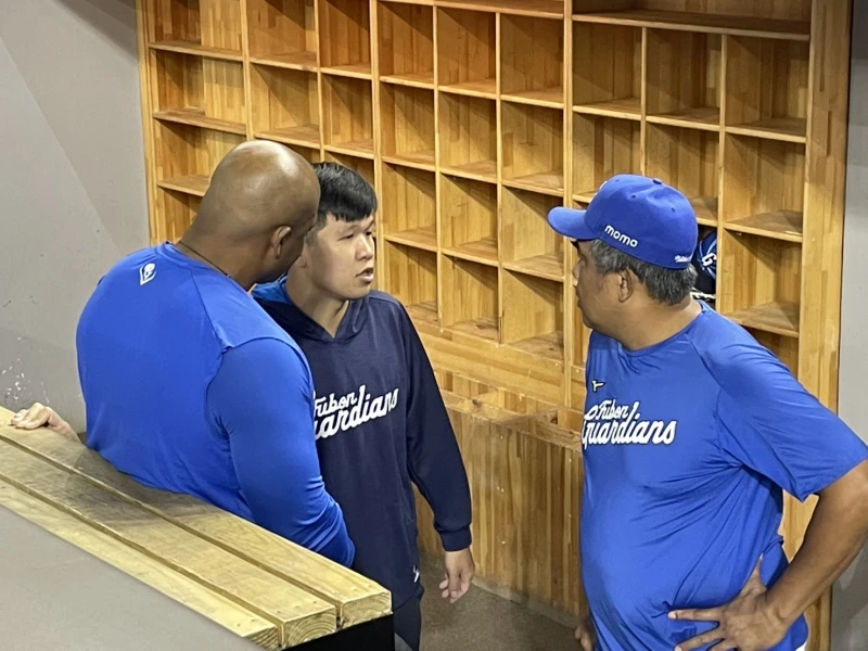 鮑伊與陳連宏。記者劉峻誠攝