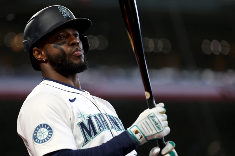 目前正在打復健賽的羅布萊斯（Victor Robles）連挨觸身球而抓狂。法新社