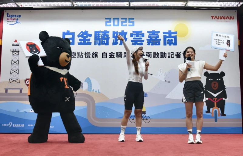 單車小D與喔熊介紹雲嘉南景點。大會提供