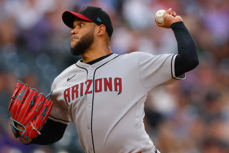 響尾蛇派出Eduardo Rodriguez，本季21先發，5勝7敗，ERA5.40，三振四壞比2.58，每9局被安打11.21，被全壘打1.64，奪三振9.08。法新社