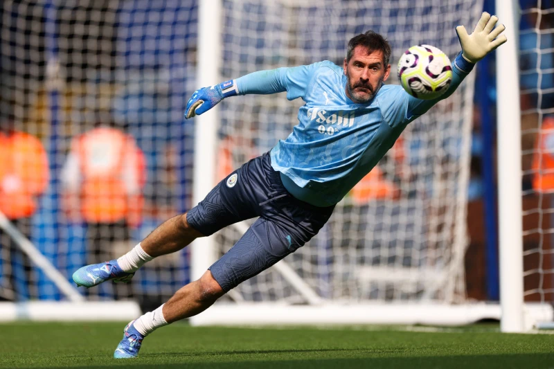 若曼城門將沙華臣（Scott Carson，見圖）或艾達臣（Ederson）發揮穩定，曼城有機會再次保持清白之身。法新社