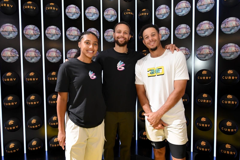 Stephen Curry與Seth Curryncaa女子籃球員Azzi Fudd迎來2025年Curry Brand Asia Tour。官方提供